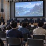 eスポーツ大会の会場と観客席の後ろ姿